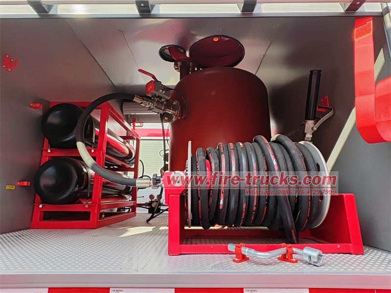 SINOTRUK SITRAK C7H 460hp engine dry powder fire rescue truck