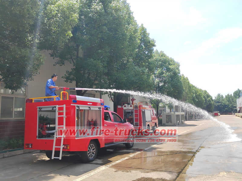 ISUZU pickup firefighting truck testing at factory