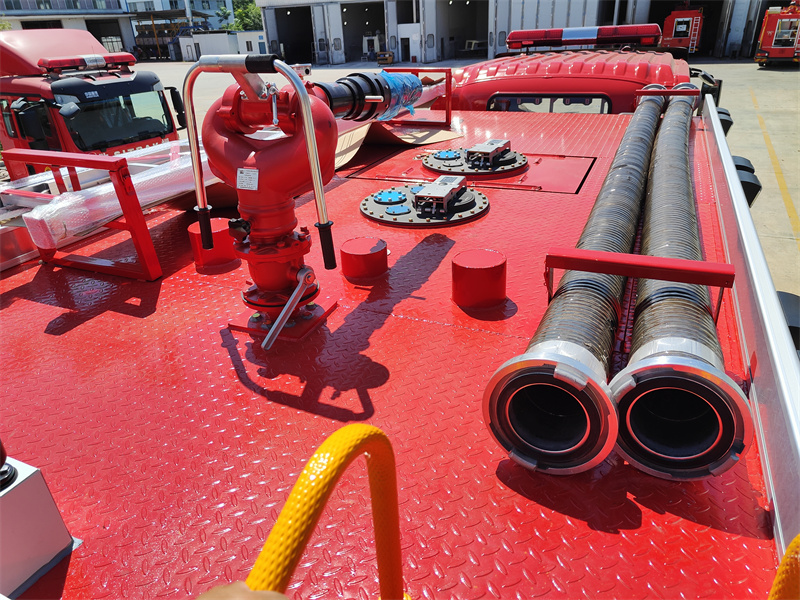 Isuzu GIGA 4.5 CBM foam fire truck