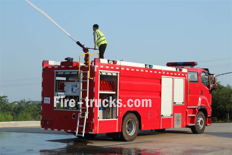 isuzu 4500 l water foam fire fighting truck