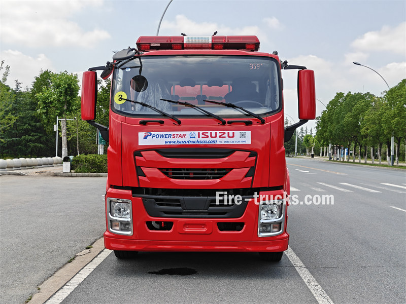 Isuzu GIGA 4X fire fighting truck