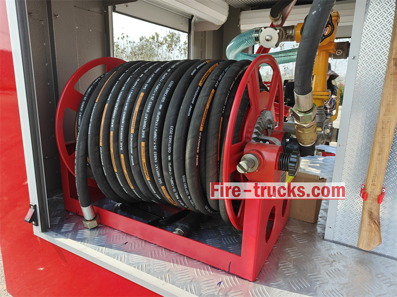 Isuzu fire truck with 50m hose reel