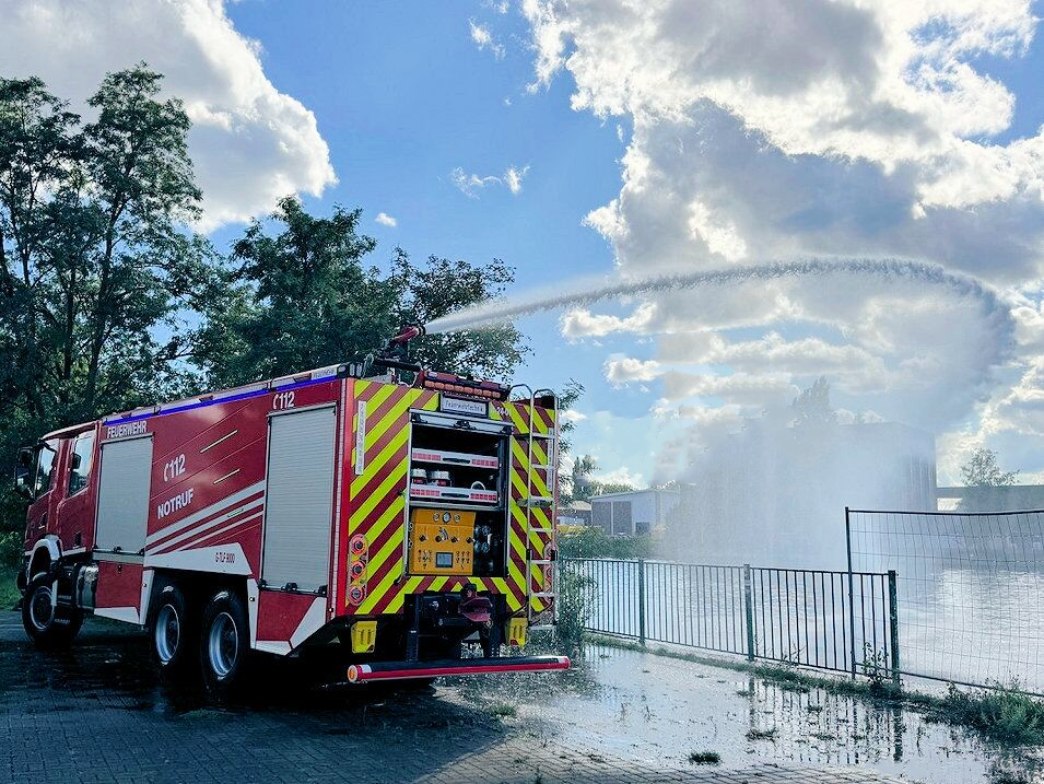Africa Isuzu GIGA 6x4 10cbm foam fire truck